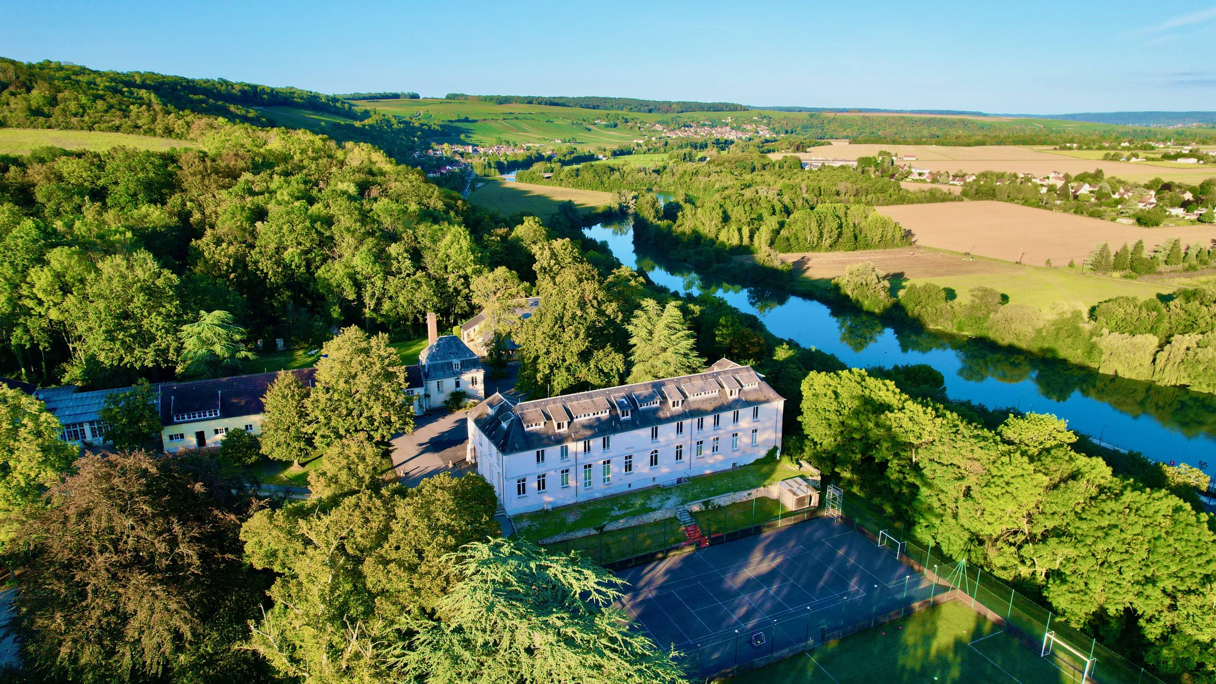 Le domaine du Château de Méry et la vallée de la Marne